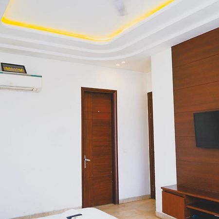 Hotel Ls 21 Badshahpur ภายนอก รูปภาพ