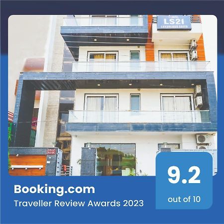 Hotel Ls 21 Badshahpur ภายนอก รูปภาพ