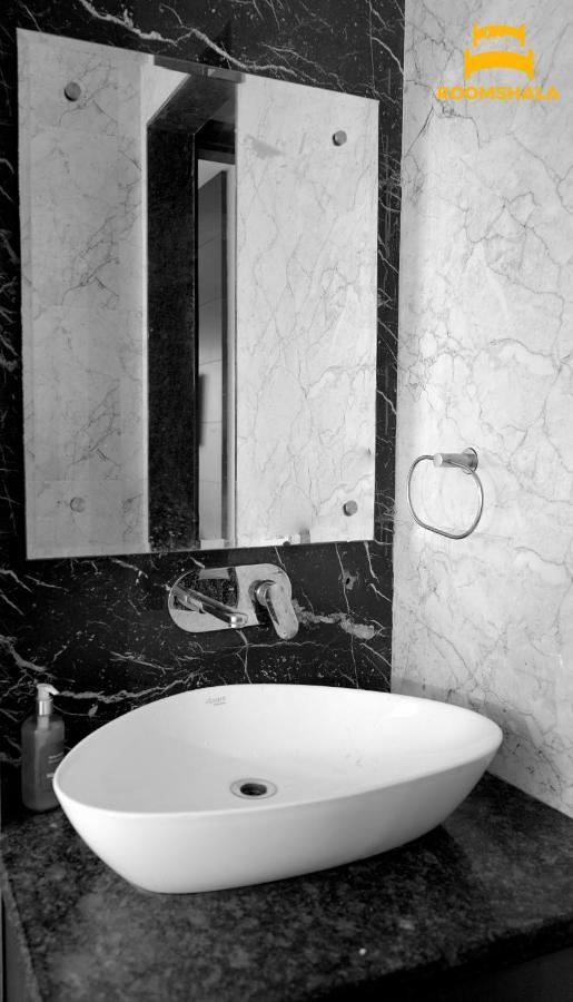 Hotel Ls 21 Badshahpur ภายนอก รูปภาพ