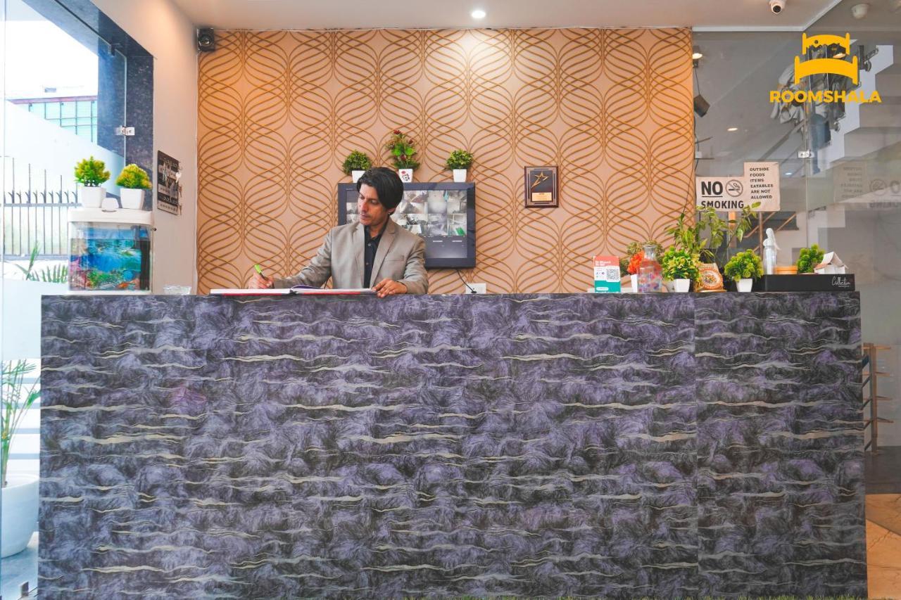 Hotel Ls 21 Badshahpur ภายนอก รูปภาพ