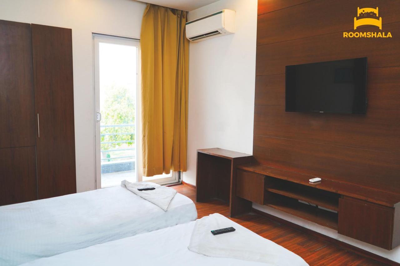 Hotel Ls 21 Badshahpur ภายนอก รูปภาพ